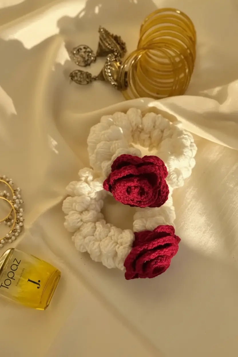 Velvet Bloom Handcrafted Crochet Gajra Rose Gajra